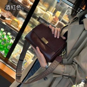 頭層牛皮復古女包 新款腋下包 女時尚斜挎包 高級質感真皮單肩包實用斜背包小方包推薦