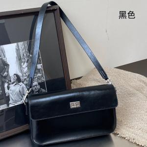真皮新款百搭高級感 二層牛皮斜背包 時尚通勤經典鎖扣手提包單肩斜挎包推薦