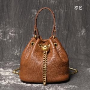 新款手工頭層牛皮化妝包 時尚休閑百搭真皮水桶包 高品質軟皮鏈條包手機包推薦