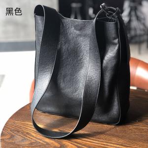 植鞣牛皮水桶包 真皮寬肩帶斜背包 頭層牛皮單肩包 新款復古韓版氣質斜跨大包包推薦