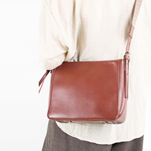 新款復古植鞣牛皮水桶包 女士潮流斜挎單肩包 真皮女包 女生頭層牛皮斜背包推薦