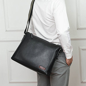 男包新款單肩包 真皮休閒斜背包 簡約商務斜挎包 大容量高級感潮牌青年小背包推薦