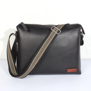 男包新款單肩包 真皮休閒斜背包 簡約商務斜挎包 大容量高級感潮牌青年小背包推薦