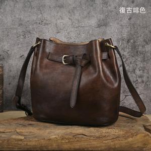 頭層牛皮手工擦色斜背包 植鞣皮多用途大容量女單肩包側背包 復古女生水桶包單肩背包推薦