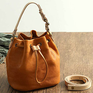 真皮水桶包 復古女包斜背包 手工植鞣皮束口流蘇包 新款時尚簡約單肩背包斜挎包推薦