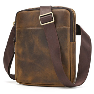 瘋馬皮斜背包 真皮休閑小方包 新款男士單肩背包斜跨包 簡約百搭手機包斜挎包推薦