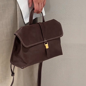 頭層牛皮郵差包 植鞣皮斜背包 熱銷真皮女士包包 小眾單肩斜挎包 大容量通勤手提包推薦