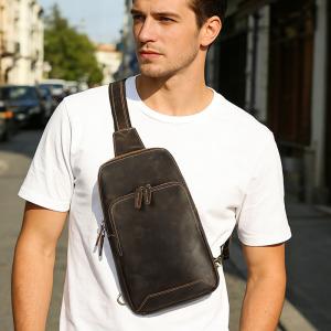 新款復古瘋馬皮胸前包 頭層牛皮斜背包 男士休閑運動背包 戶外真皮胸包斜跨包推薦