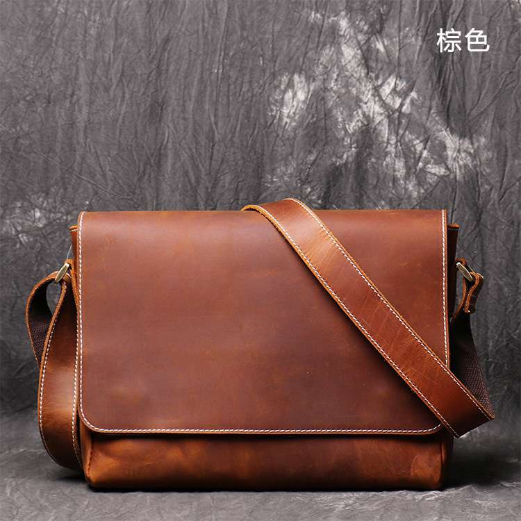 新款復古手工斜背包 男士單肩斜挎包 頭層牛皮郵差包 休閑瘋馬皮男包簡約包包 真皮包包