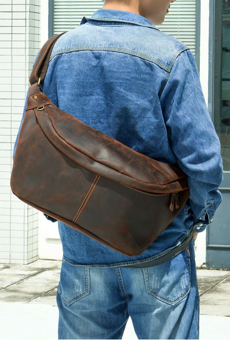 超大容量瘋馬皮胸包 外出斜跨包 男士胸包 頭層牛皮潮流男包斜挎包 新款復古款斜背包 真皮包包