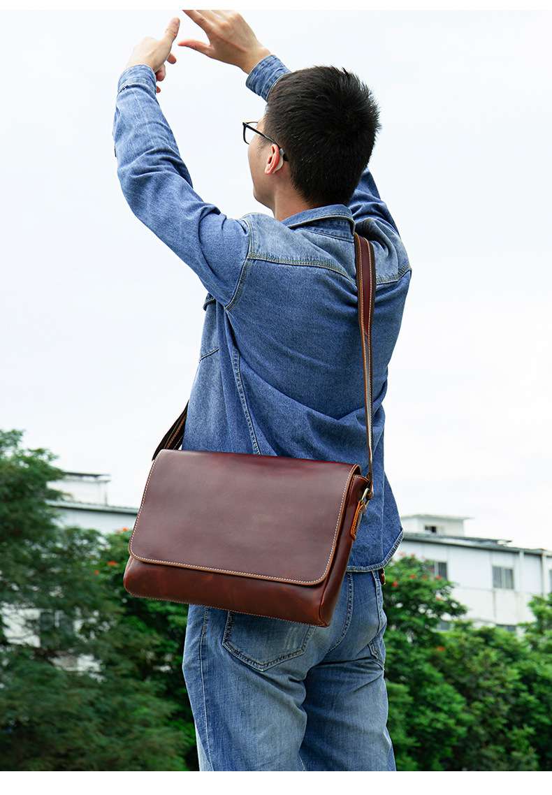 復古橫款翻蓋郵差包瘋馬皮信封包 斜跨男包 頭層牛皮男包斜挎單肩包 時尚潮流斜背包男包 真皮包包