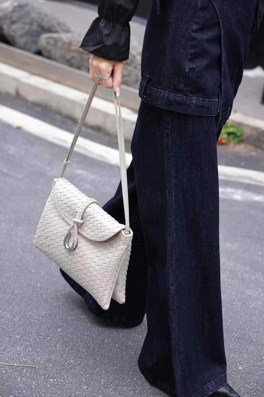 歐美復古真皮女包 大容量編織包托特包 女生斜挎包 新款腋下單肩包斜背包推薦 真皮包包