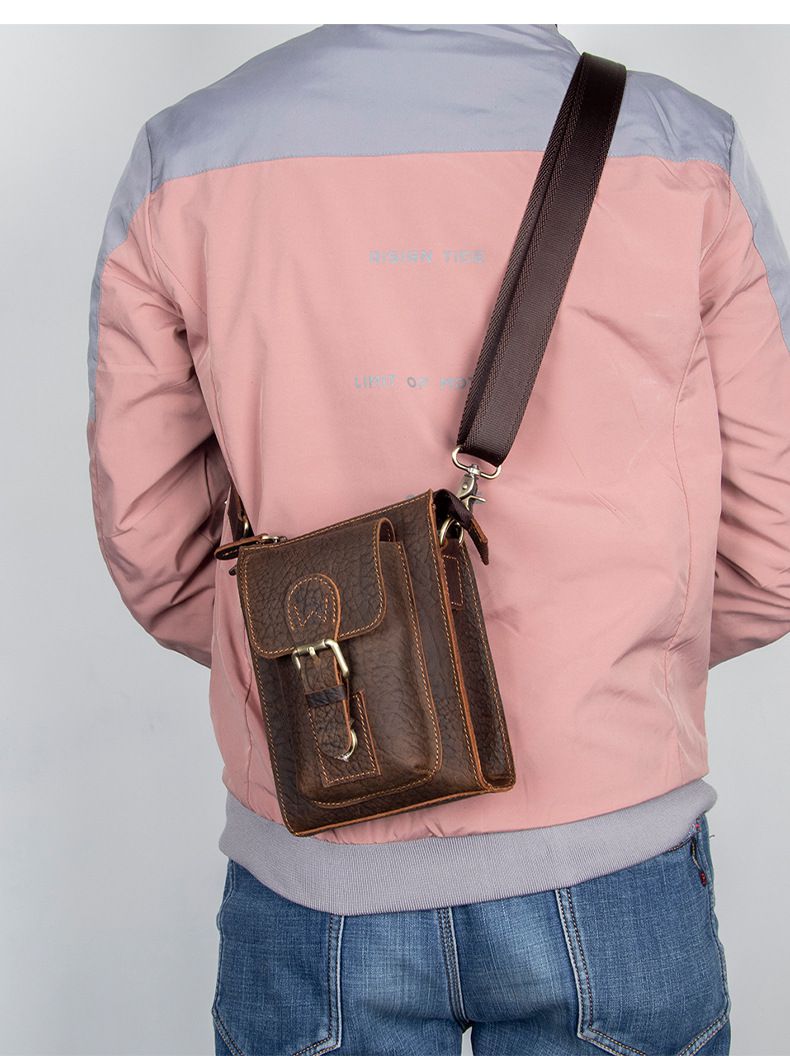 男士斜挎包單肩包 豎款真皮男包 復古男穿皮帶小腰包 頭層瘋馬皮手機包掛包推薦 真皮包包