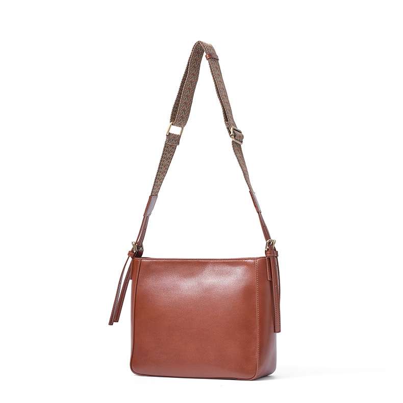 新款復古植鞣牛皮水桶包 女士潮流斜挎單肩包 真皮女包 女生頭層牛皮斜背包推薦 真皮包包