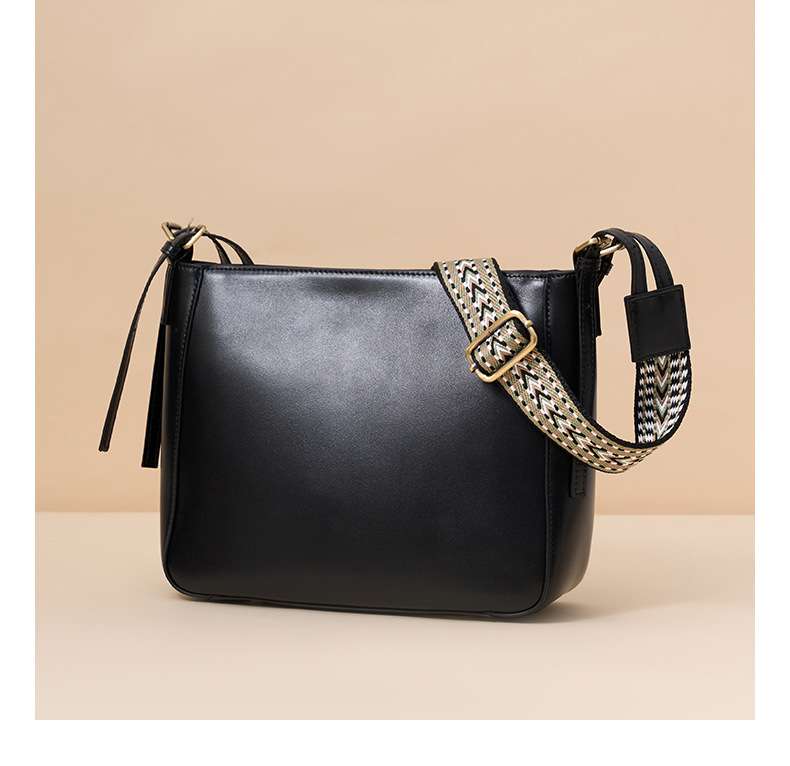 新款復古植鞣牛皮水桶包 女士潮流斜挎單肩包 真皮女包 女生頭層牛皮斜背包推薦 真皮包包