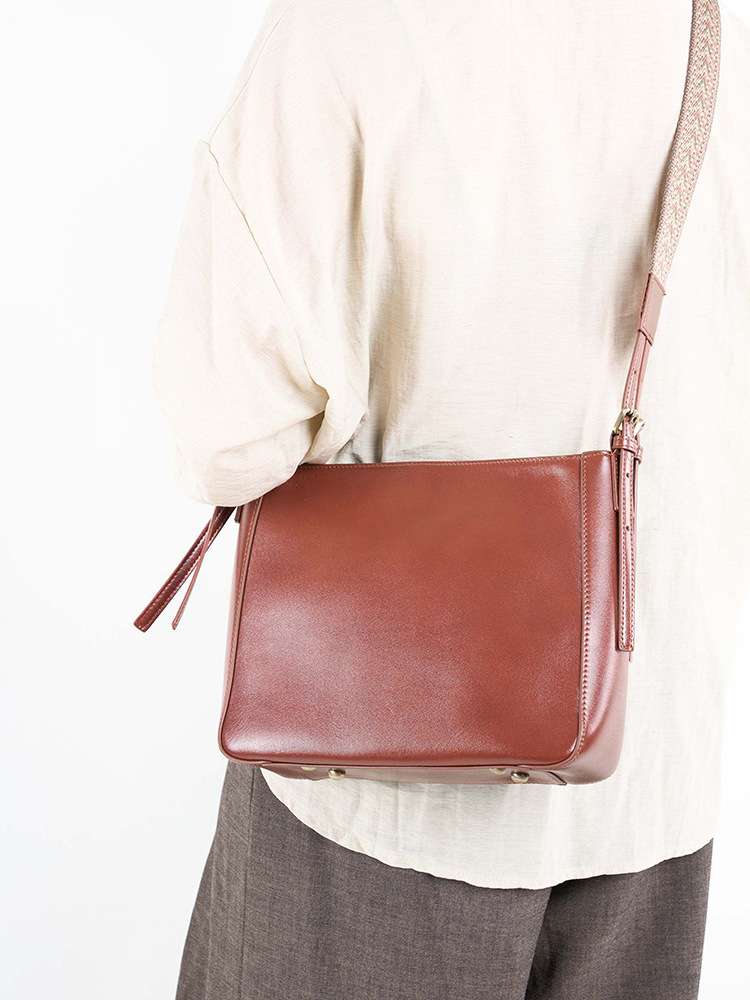 新款復古植鞣牛皮水桶包 女士潮流斜挎單肩包 真皮女包 女生頭層牛皮斜背包推薦 真皮包包