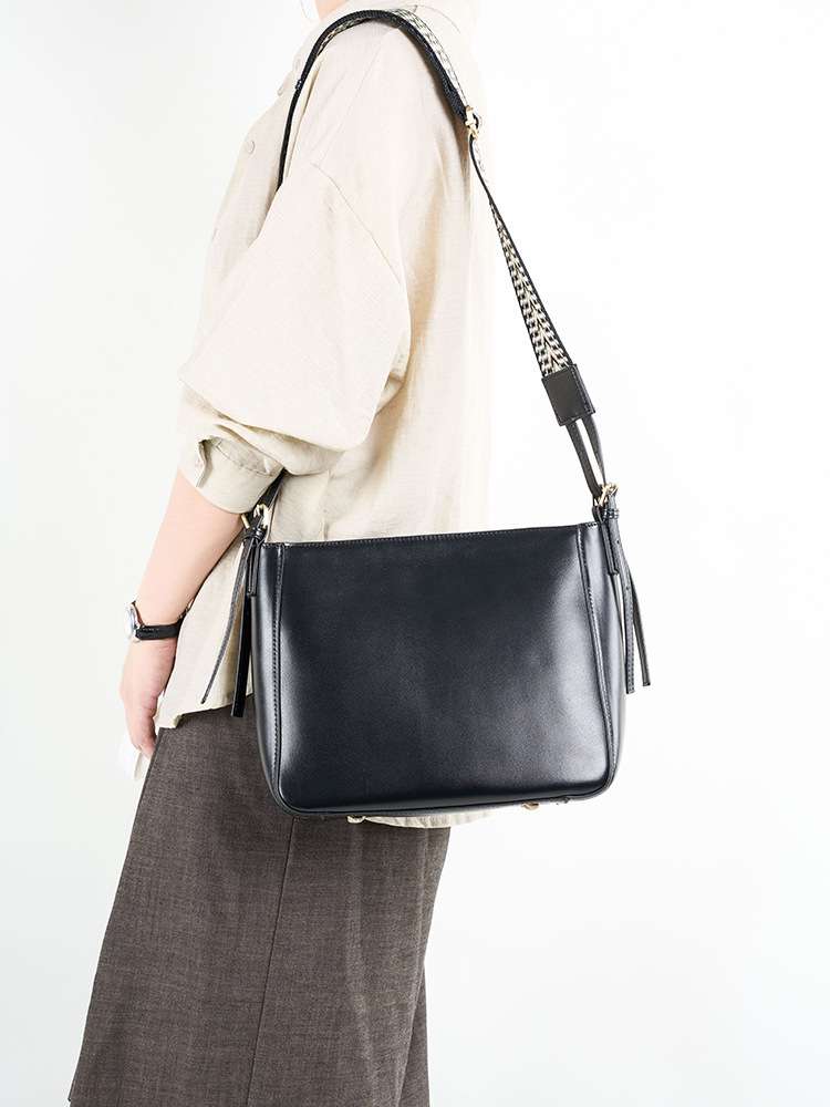 新款復古植鞣牛皮水桶包 女士潮流斜挎單肩包 真皮女包 女生頭層牛皮斜背包推薦 真皮包包