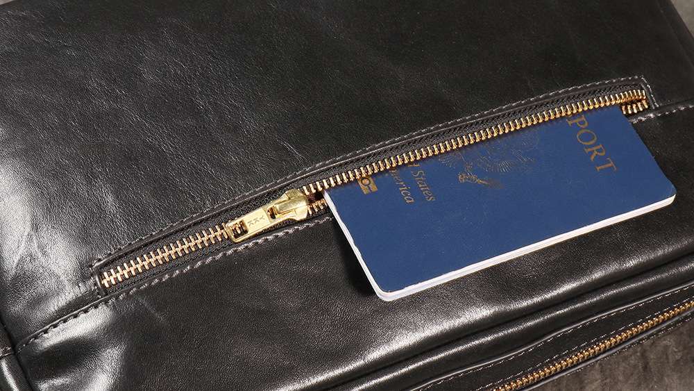 新款男士真皮郵差包 女生頭層牛皮學院風斜挎包 通勤單肩包劍橋包 復古斜背包推薦 真皮包包