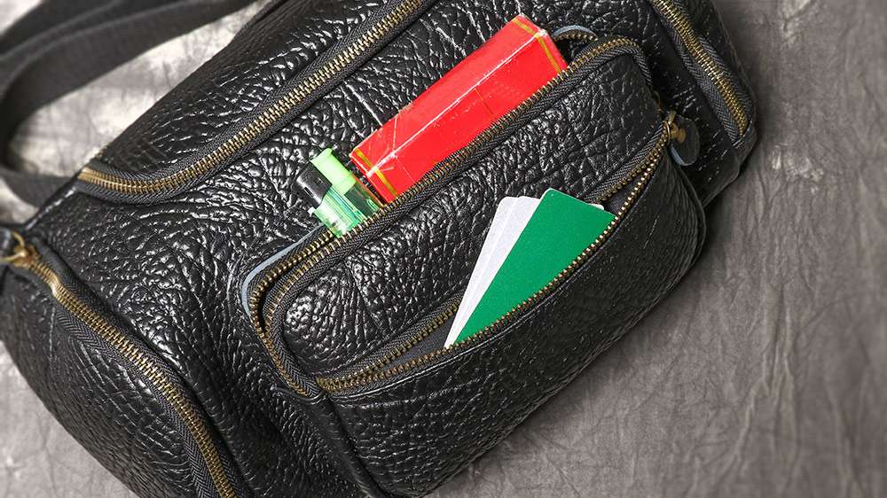 野牛皮單肩斜挎包 大容量牛皮腰包 多功能背包生意老闆包 新款男包真皮男士胸包斜背包推薦 真皮包包