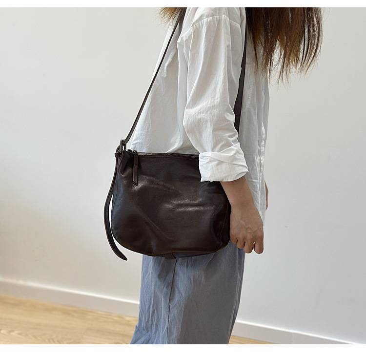 新款日系植鞣牛皮斜挎包 女生休閒風單肩包 真皮包包斜背包側背包 高級感水桶包推薦 真皮包包