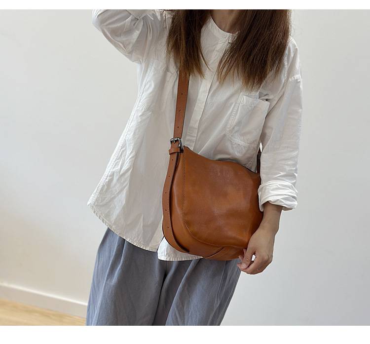 新款日系植鞣牛皮斜挎包 女生休閒風單肩包 真皮包包斜背包側背包 高級感水桶包推薦 真皮包包