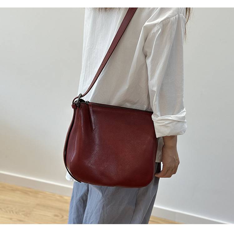 新款日系植鞣牛皮斜挎包 女生休閒風單肩包 真皮包包斜背包側背包 高級感水桶包推薦 真皮包包