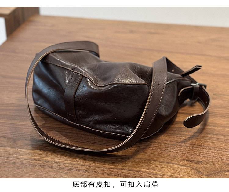 新款日系植鞣牛皮斜挎包 女生休閒風單肩包 真皮包包斜背包側背包 高級感水桶包推薦 真皮包包