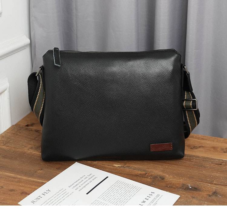 男男包新款單肩包 真皮休閒斜背包 簡約商務斜挎包 大容量高級感潮牌青年小背包推薦 真皮包包