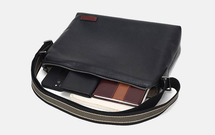 男男包新款單肩包 真皮休閒斜背包 簡約商務斜挎包 大容量高級感潮牌青年小背包推薦 真皮包包