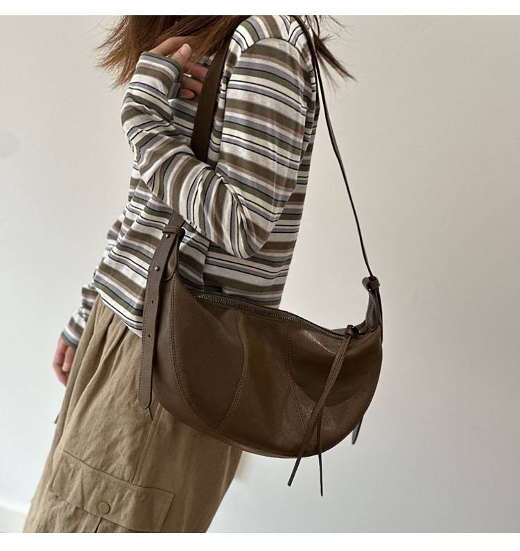 新款真皮女包 頭層牛皮斜跨包 休閒包月牙包 流蘇高級感馬鞍包單肩包斜背包推薦  真皮包包