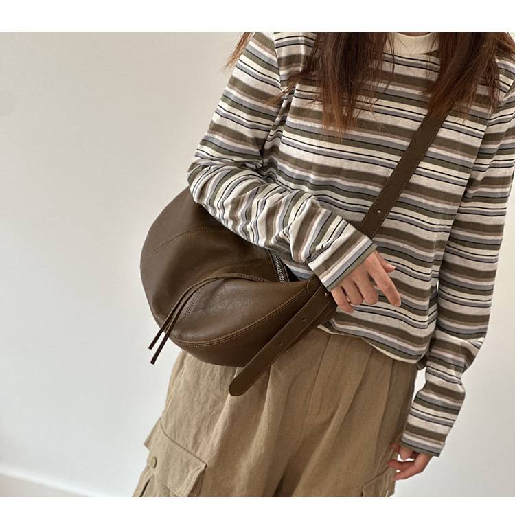 新款真皮女包 頭層牛皮斜跨包 休閒包月牙包 流蘇高級感馬鞍包單肩包斜背包推薦  真皮包包