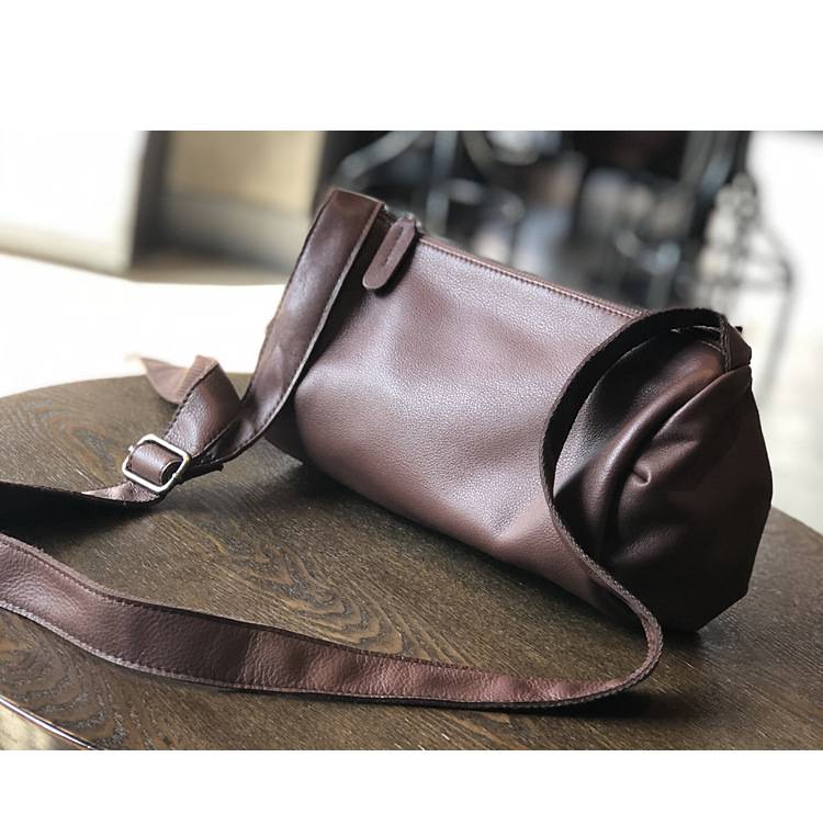 新款圓筒小包 軟皮復古單肩包 頭層牛皮褶皺女包 自然摔頭層牛皮斜背包柔軟新款休閒包包推薦 真皮包包