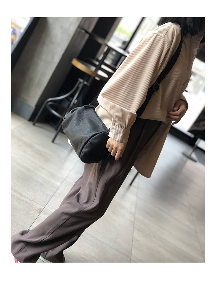 新款圓筒小包 軟皮復古單肩包 頭層牛皮褶皺女包 自然摔頭層牛皮斜背包柔軟新款休閒包包推薦 真皮包包