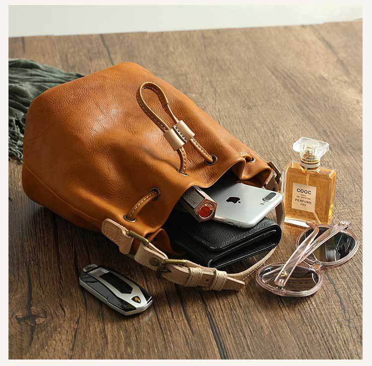 植鞣皮斜背包 頭層牛皮純色手工擦色肩背包 復古真皮水桶包 新款多用途大容量女單肩包推薦 真皮包包