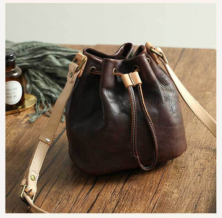 植鞣皮斜背包 頭層牛皮純色手工擦色肩背包 復古真皮水桶包 新款多用途大容量女單肩包推薦 真皮包包