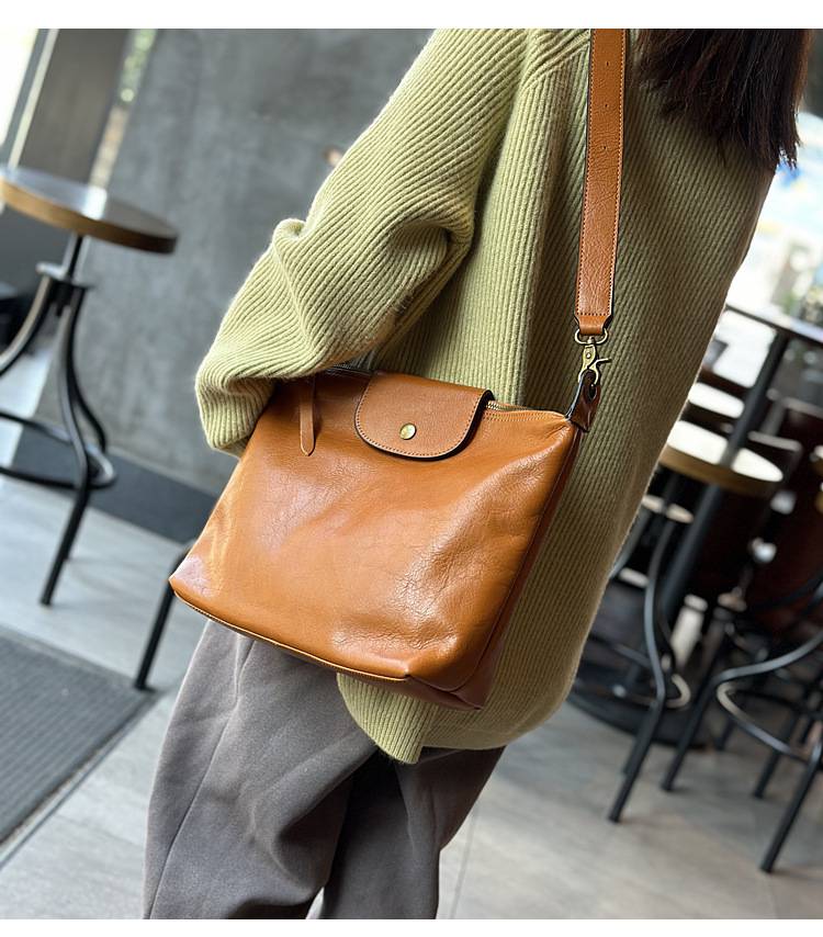 復古植鞣牛皮餃子包 真皮單肩斜挎包 簡約休閒款大容量斜背包 女生包包新款女包推薦 真皮包包