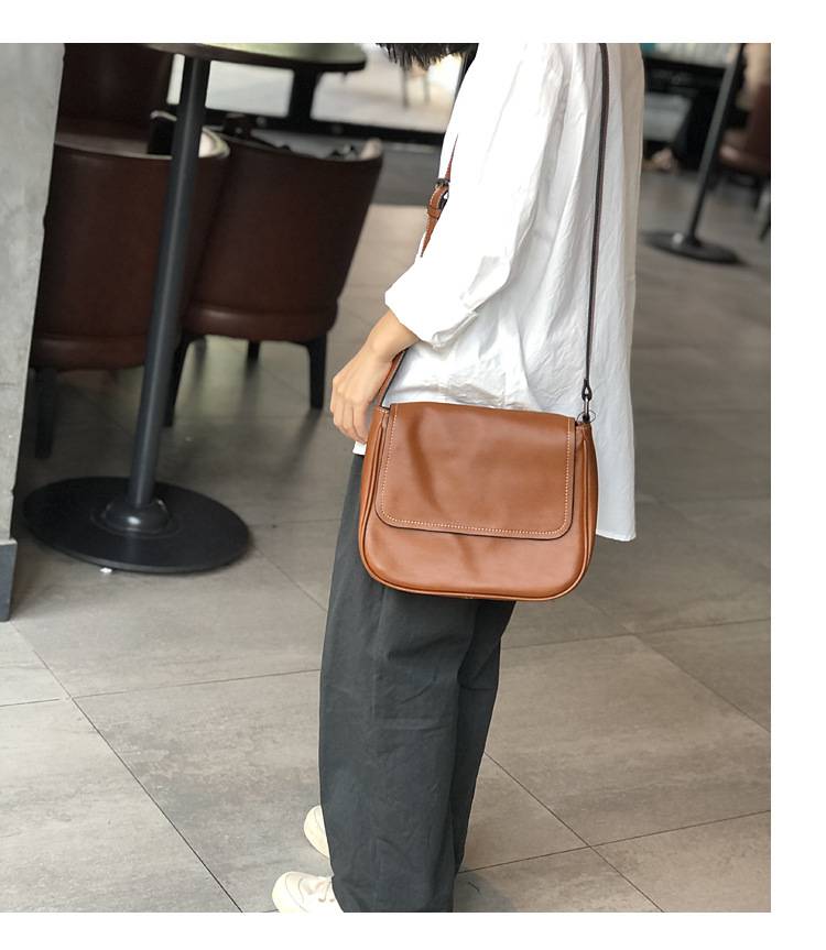 翻蓋新款真皮女包單肩包 休閒女士斜挎包 簡約休閒斜背包 女生頭層皮郵差包推薦 真皮包包