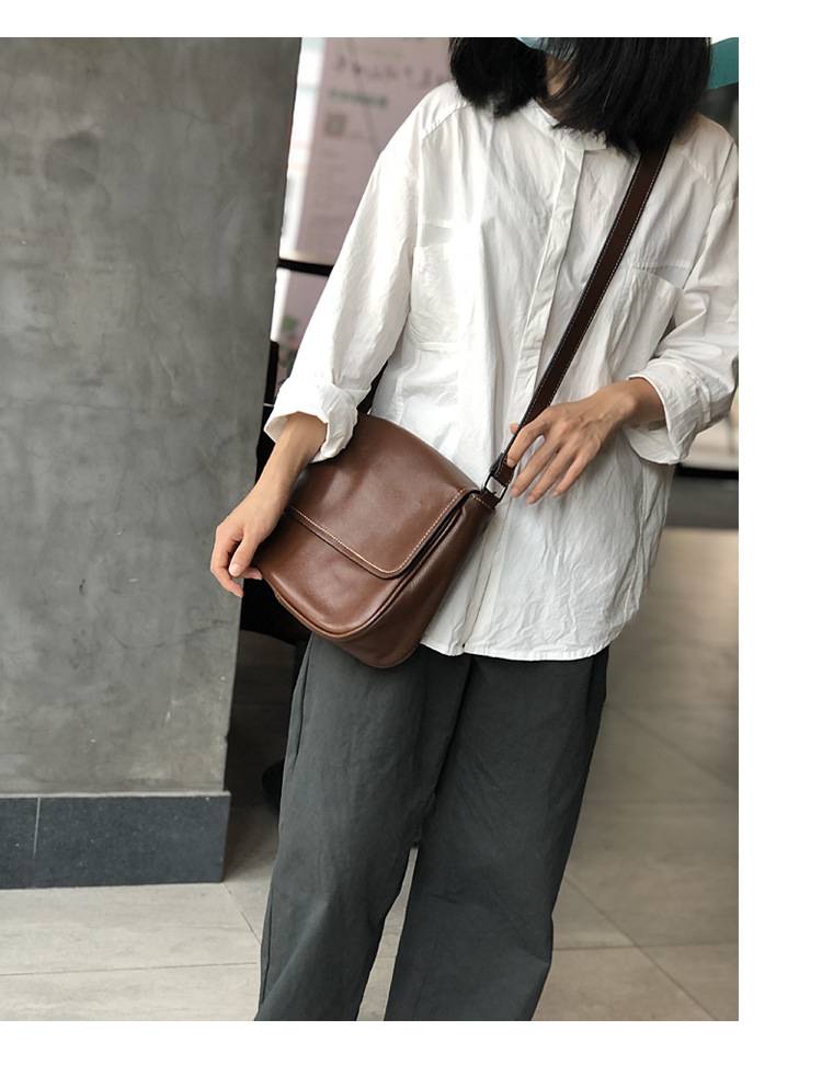 翻蓋新款真皮女包單肩包 休閒女士斜挎包 簡約休閒斜背包 女生頭層皮郵差包推薦 真皮包包