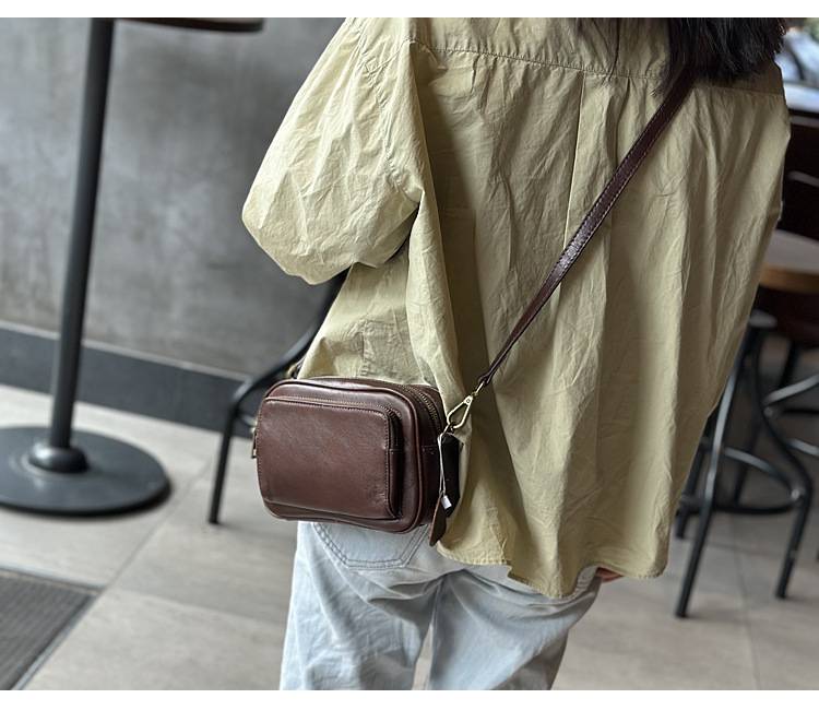 時尚真皮相機包女 新款小方包 頭層牛皮休閒單肩斜挎包 復古植鞣牛皮斜背包推薦 真皮包包