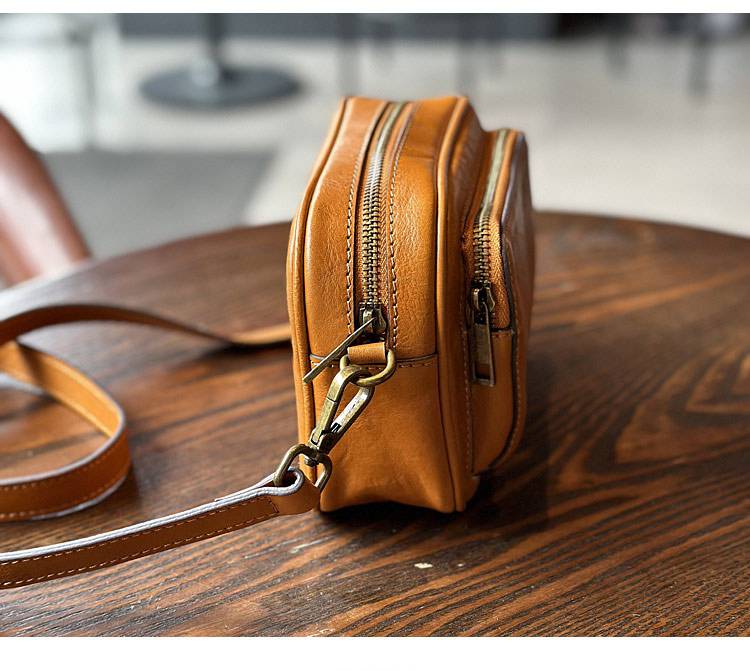 時尚真皮相機包女 新款小方包 頭層牛皮休閒單肩斜挎包 復古植鞣牛皮斜背包推薦 真皮包包