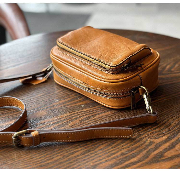 時尚真皮相機包女 新款小方包 頭層牛皮休閒單肩斜挎包 復古植鞣牛皮斜背包推薦 真皮包包