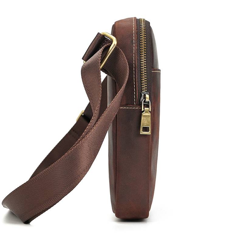 瘋馬皮斜背包 真皮休閑小方包 新款男士單肩背包斜跨包 簡約百搭手機包斜挎包推薦 真皮包包