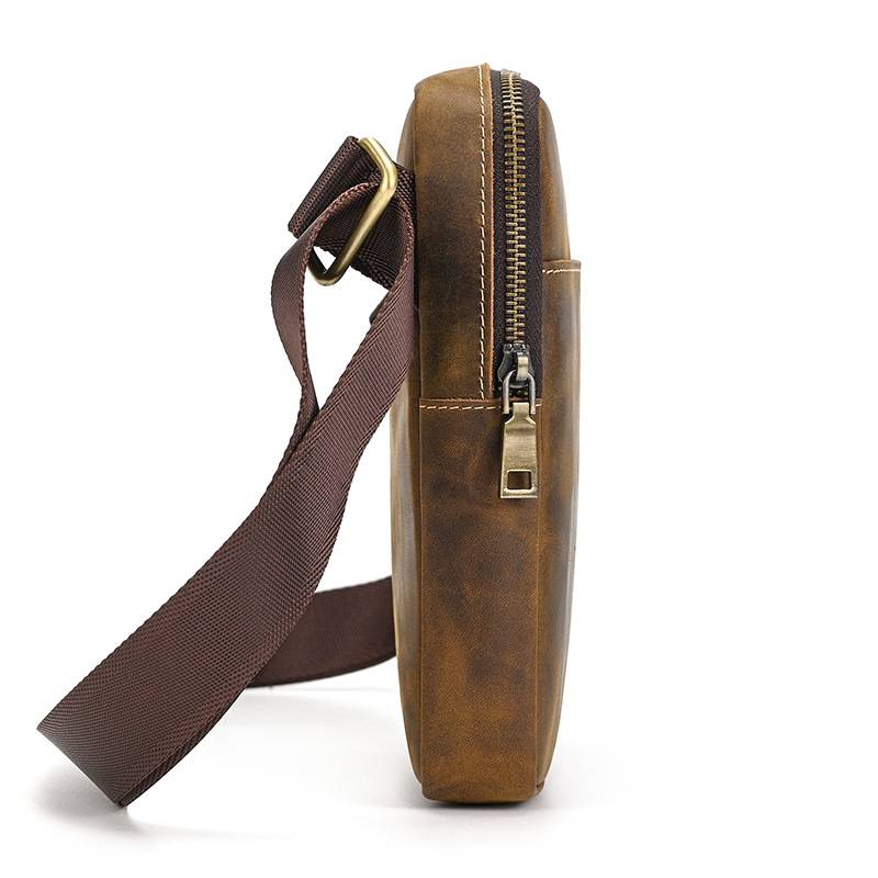 瘋馬皮斜背包 真皮休閑小方包 新款男士單肩背包斜跨包 簡約百搭手機包斜挎包推薦 真皮包包