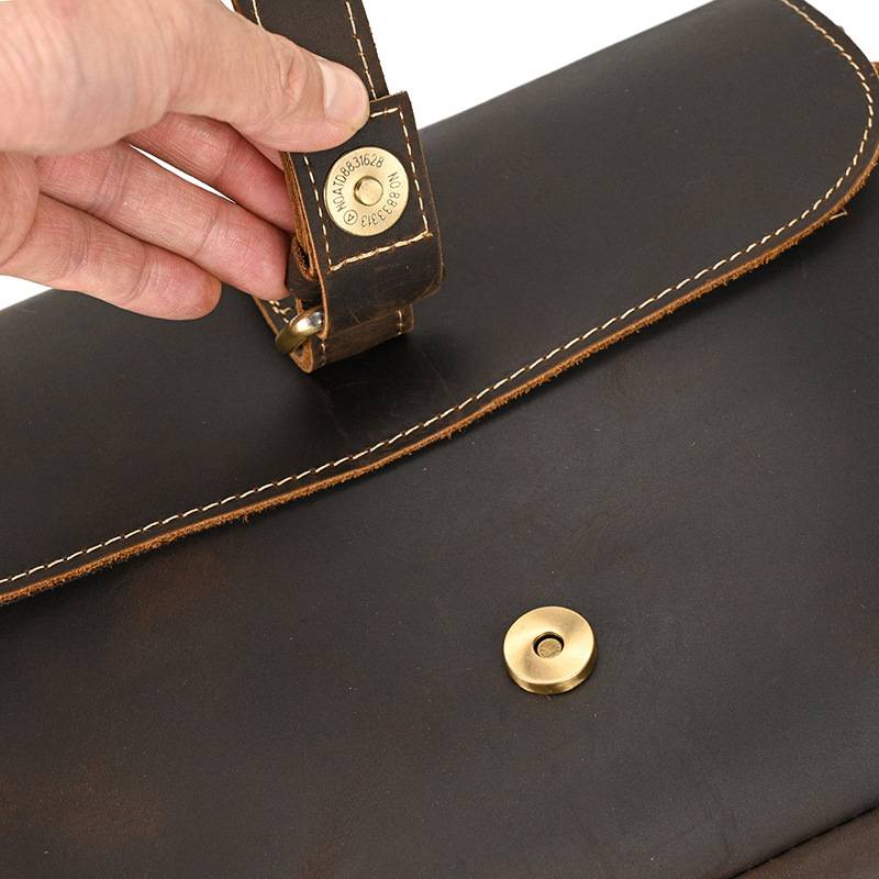 復古瘋馬皮斜背包 真皮男包肩背包 頭層牛皮時尚百搭翻蓋斜跨包ipad包包側背包推薦 真皮包包