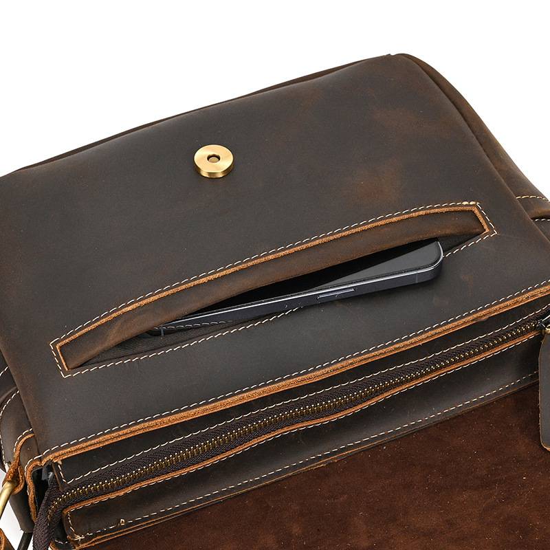 復古瘋馬皮斜背包 真皮男包肩背包 頭層牛皮時尚百搭翻蓋斜跨包ipad包包側背包推薦 真皮包包