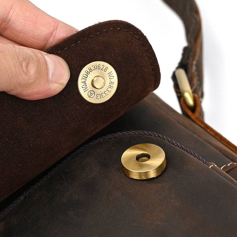 新款復古男士單肩包 瘋馬皮郵差包斜背包 真皮側背包斜挎包 頭層牛皮旅行斜跨包推薦 真皮包包