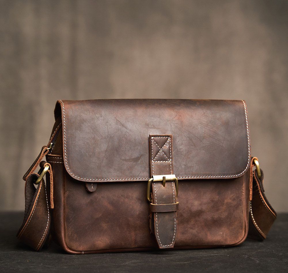 新款手工男士包包 瘋馬皮單肩包斜挎包 真皮休閒郵差包ipad包包 復古頭層牛皮男包斜背包推薦 真皮包包