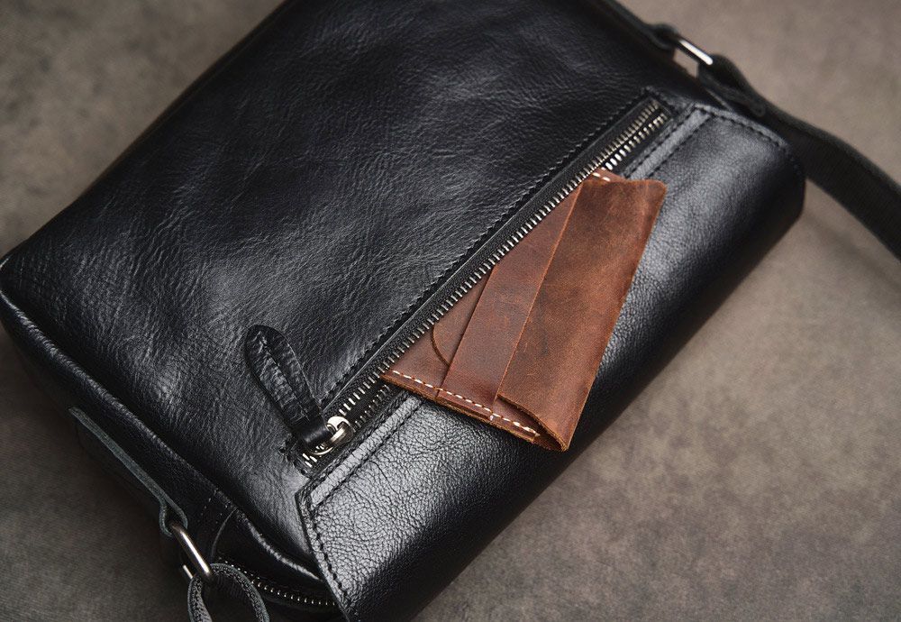 新款手工男士包包 瘋馬皮單肩包斜挎包 真皮休閒郵差包ipad包包 復古頭層牛皮男包斜背包推薦 真皮包包