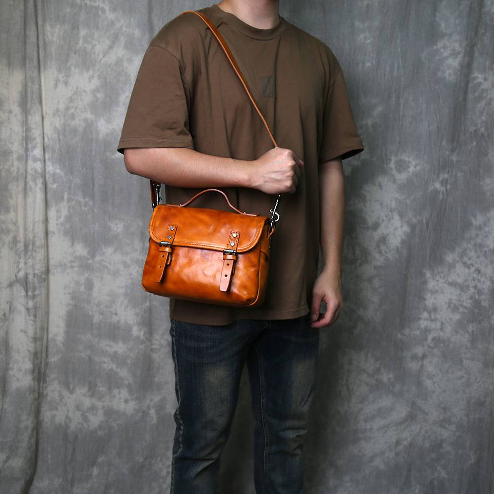手工頭層牛皮植鞣皮簡約郵差包 真皮包包單肩包斜挎包 男女同款斜背包肩背包推薦 真皮包包