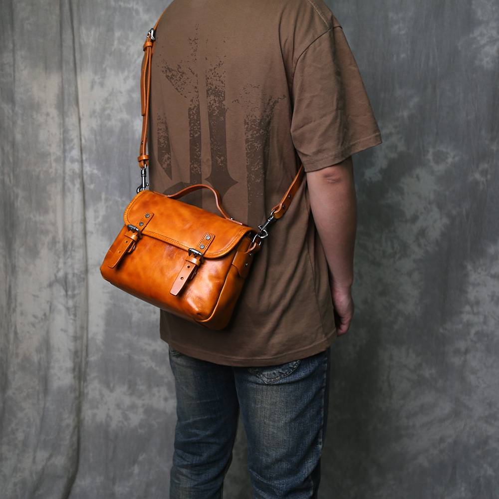 手工頭層牛皮植鞣皮簡約郵差包 真皮包包單肩包斜挎包 男女同款斜背包肩背包推薦 真皮包包